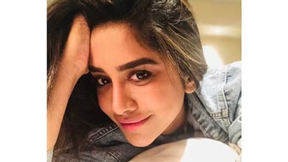 ఇస్మార్ట్ పిల్ల కిర్రాక్ ఫోజులు.. చూపు తిప్పుకోలేరు!