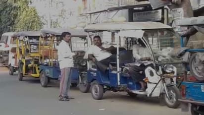 টোটো চালাতে গেলেও লাগবে লাইসেন্স, ডিসেম্বর থেকেই নয়া নিয়ম