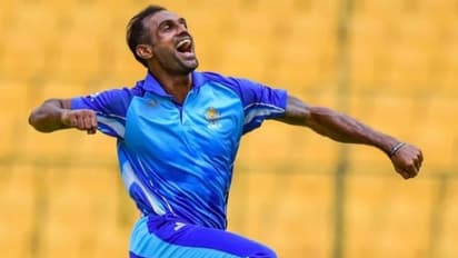 ఒకే ఓవర్లో 5 వికెట్లు...కర్ణాటక పేసర్ అభిమన్యు మిథున్ అరుదైన రికార్డు