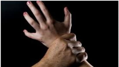 சக மாணவியுடன் உறவு கொண்ட 11 வகுப்பு மாணவன்..!!  பர்த்டே பார்டியில் புதருக்குள் நடந்த கசமுசா..!!