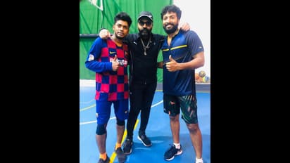 "தலைவன் கூட ஆட்டம் ஆரம்பம்"... இன்ஸ்டாவில் போட்டோ போட்டு கெத்து காட்டும் சாண்டி... சோசியல் மீடியாவில் வைரலாகும் சிம்பு செல்ஃபி...!