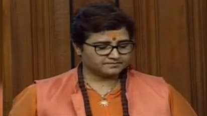 গডসে নিয়ে বিতর্কিত মন্তব্য, ক্ষমা চেয়ে রাহুল গান্ধীকে পাল্টা আক্রমণ সাধ্বী প্রজ্ঞার