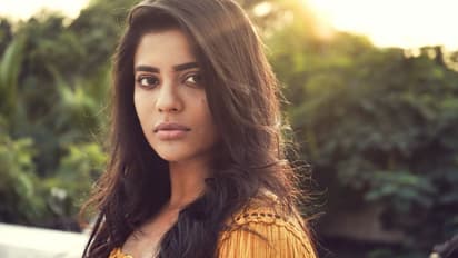 டல் மேக்கப்..டஸ்கி லுக்...அசரடிக்கும் ஐஸ்வர்யா ராஜேஷ்! இந்திய அளவில் டிரெண்டிங்கான 'NVP' துளசியின் புதிய புகைப்படங்கள்!