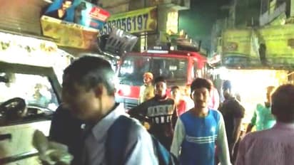 শিয়ালদহ-বনগাঁ লোকালে বোমাতঙ্ক, মহিলা কামরায় ব্যাগ ঘিরে হইচই