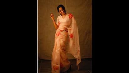 சேலையில் செம்ம அழகு..! நடிகை ஐஸ்வர்யா லட்சுமியின் அசத்தல் கிளிக்ஸ்..!