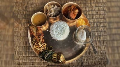 ভুলেও উত্তরদিকে মুখ করে বসে খাবার খাবেন না, জেনে নিন ভাত-রুটি রাখবেন কোন দিকে