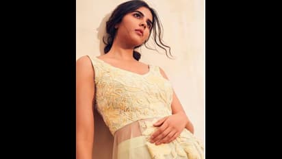 கீர்த்திக்கு டஃப் கொடுக்க வரும் அடுத்த வாரிசு நடிகை..! கல்யாணி ப்ரியதர்ஷனின் வண்ண வண்ண புகைப்படங்கள்..!