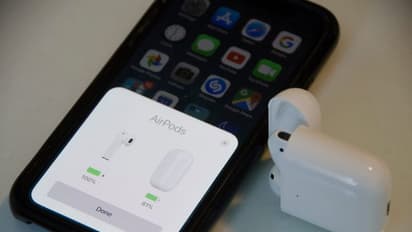 എയര്പോഡ്സ് ഐഫോണിനൊപ്പം നല്കാന് ആപ്പിള്