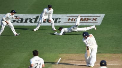 নিউজিল্যান্ডের বিরুদ্ধে দ্বিতীয় টেস্টের দ্বিতীয় দিনে পিছিয়ে পড়লো ইংল্যান্ড