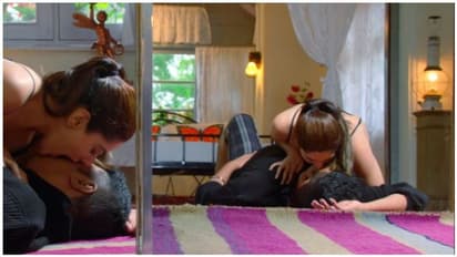 குஷ்புவை பக்கத்தில் வைத்துக் கொண்டு... நடிகையுடன் இருட்டில் முரட்டுக்காரியம் செய்த சுந்தர்.சீய்ய்ய்..!