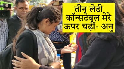 डॉक्टर से गैंगरेप की खबर सुन गुस्साई अनु, संसद भवन के पास पहुंच अकेले करने लगीं विरोध प्रदर्शन