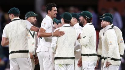 സ്റ്റാര്ക്കിന്റെ പേസിന് മുന്നില് മുട്ടുവിറച്ച് പാക് പട; അഡ്ലെയ്ഡിലും ഓസീസിന് ആധിപത്യം