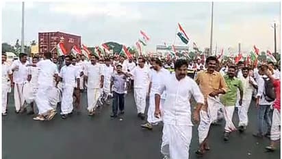 നാട്ടുകാര്ക്ക് സൗജന്യ പാസില്ല; പാലിയേക്കര ടോള് പ്ലാസയിലേക്ക് കോണ്ഗ്രസ് മാര്ച്ച്