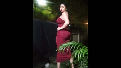 నమిత స్టన్నింగ్ లుక్స్.. వైరల్ అవుతున్న హాట్ ఫోజులు!