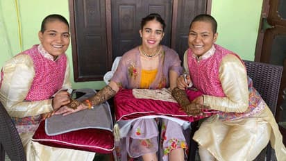 बबीता फोगाट की शादी, कौन हैं तातेड़ सिस्टर्स जिन्होंने दंगल गर्ल के हाथों पर लगाई मेहंदी