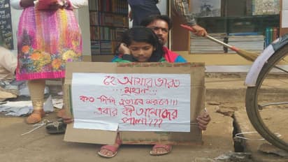 হায়দরাবাদ কাণ্ডের পর মেয়েকে নিয়ে আতঙ্ক, ঝাড়গ্রামে নীরব প্রতিবাদ বাবার