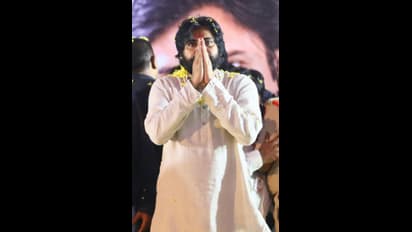 మొండోడు, జగన్ కులానికే మానవత్వమా: పవన్