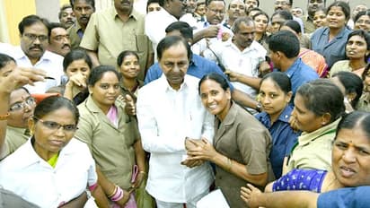 మాట నిలబెట్టుకున్న కేసీఆర్: ఆర్టీసీ కార్మికుల ఖాతాల్లో పడిన సెప్టెంబర్ వేతనాలు