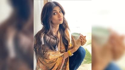 পরিচালককে নিকম্মা বলে সম্বোধন অভিনেত্রীর, মুহূর্তে ভাইরাল ভিডিও