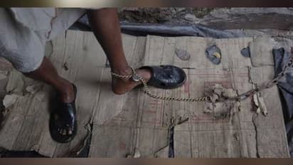 कोई उठाती है मैला, तो कोई बेचती है जिस्म, आजादी के 72 साल बाद भी नर्क भोग रहे ये लोग