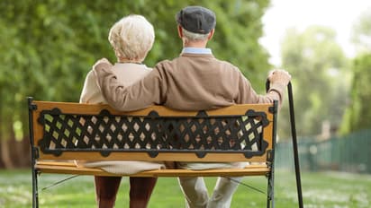 மனைவி பிரிந்த ஏக்கம்..! சோகத்தில் முதியவர் எடுத்த கோர முடிவு..!