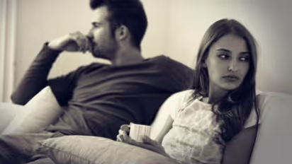 మీ పార్ట్ నర్ పొసెసివ్ అని చెప్పడానికి సంకేతాలు ఇవే..!