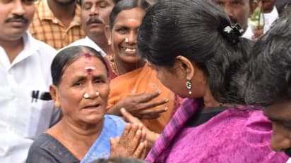 மீட்டிங் கேன்சல் ..! தூத்துக்குடிக்கு டிக்கெட் போடு..! களத்தில் இறங்கிய கனிமொழி..!