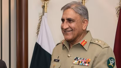 सेना प्रमुख की पुनर्नियुक्ति पर पाकिस्तान सरकार ने कानून का मसौदा तैयार करने के लिए बनायी कमेटी