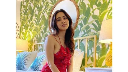 'చిరుత' హీరోయిన్ రెడ్ హాట్ లుక్స్.. వైరల్ అవుతున్న ఫొటోస్!