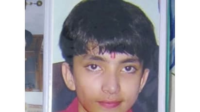 प्रोफेसर की दर्दभरी कहानी: लड़कियों जैसी आवाज, मां की साड़ी पहन नाचता था, सब छक्का कहकर चिढ़ाते थे