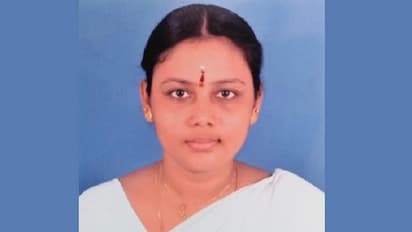 லஞ்சப் புகாரில் சிக்கியதால் அவமானம் !! தற்கொலை செய்து கொண்ட நர்ஸ் !!