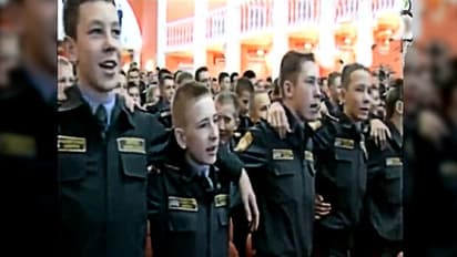 রাশিয়ান ক্যাডেটরা গাইল 'অ্যায় ওয়াতন', আবেগে ভাসল নেট-দুনিয়া, দেখুন