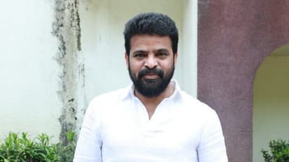 அமீரை விட்டு வைக்காத "நாற்காலி" ஆசை... அரசியல்வாதியாக களம் இறங்கி பட்டையை கிளப்ப திட்டம்... சோசியல் மீடியாவில் வைரலாகும் போஸ்டர்...!