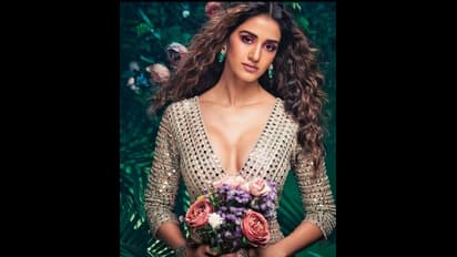 এ আবার কেমন চুম্বন, নয়া সংজ্ঞা দিশার