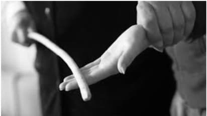 ഹോം വര്‍ക്ക് ചെയ്തില്ല, വിദ്യാര്‍ത്ഥികളെ ക്രൂരമായി മര്‍ദ്ദിച്ച് ട്യൂഷന്‍ ടീച്ചര്‍; പൊലീസ് കേസെടുത്തു