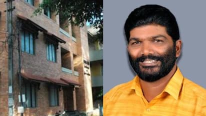 രാത്രിയില് വീട്ടില് അതിക്രമിച്ച് കയറി സദാചാരാക്രമണം നടത്തി; തിരുവനന്തപുരം പ്രസ്ക്ലബ് സെക്രട്ടറിക്കെതിരെ മാധ്യമപ്രവര്ത്തകയുടെ പരാതി