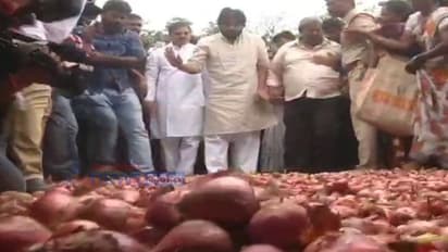 పవన్ కళ్యాణ్ కు షాక్: పర్యటనకు నో చెప్పిన మార్కెట్ కమిటీ