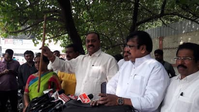 చంద్రబాబుపై దాడి ఘటనపై గవర్నర్కు టీడీపీ పిర్యాదు