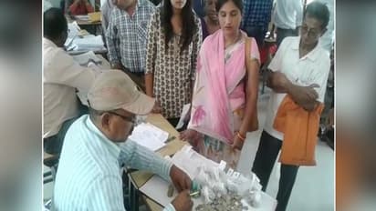 यह हैं चिल्लरवाली मेम, मोहल्लेवालों ने 2 से 10 रुपए का चंदा देकर कहा, जी ले अपनी जिंदगी