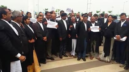 ವಕೀಲರ ಮುಷ್ಕರಕ್ಕೆ ಸುಪ್ರೀಂ ನಿರ್ಬಂಧ:  ವಕೀಲರು ಕರ್ತವ್ಯದಿಂದ ದೂರ ಉಳಿವಂತಿಲ್ಲ: ಸುಪ್ರೀಂಕೋರ್ಟ್‌