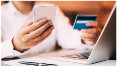 ബാങ്ക് ഉദ്യോഗസ്ഥന് ചമഞ്ഞ് തട്ടിപ്പ്; ക്രെഡിറ്റ് കാര്ഡ് പുതുക്കാന് ശ്രമിച്ച അഭിഭാഷകന് ഒരു ലക്ഷം രൂപ നഷ്ടമായി