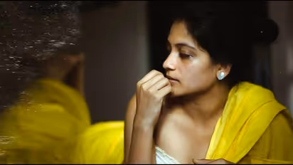 "இனி எண்ட ஸ்டேட் கேரளா! எண்ட மொழி மலையாளம்...!" - ஒரேயடியாக மலையாள கரையோரம் ஒதுங்கிய அருவி நாயகி! முதல் படமே பிரேமம் ஹீரோவுடன்தான்!