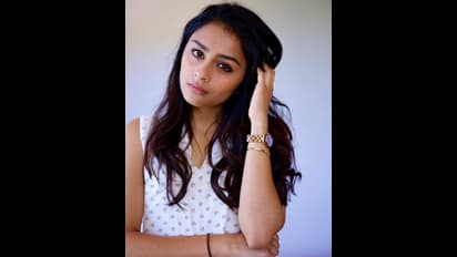 புறாவுக்கு போரா... எக்குத்தப்பா போட்டோ போட்டா சூப்பர் சிங்கர் ப்ரகதி... வச்சி செய்யும் ரசிகர்கள் ...!