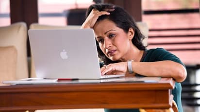 Health Tips : কোন লক্ষণ দেখে বুঝবেন আপনি ডিপ্রেশনের শিকার, জেনে নিন এক ক্লিকে