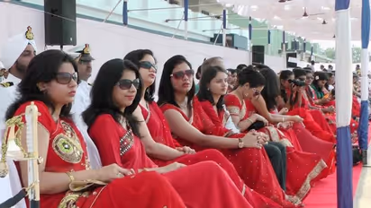 इंडियन आर्मी ऑफिसर की बीवी ने किया खुलासा, पति के बिना अकेली क्या करती हैं घर पर?