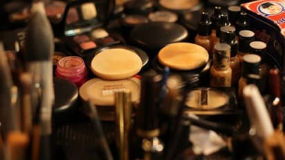 মেকআপ ছাড়াই নিজেকে আরও আকর্ষণীয় আর সুন্দর করে তুলতে চান? তাহলে রইল বিজ্ঞানসম্মত ৪টি উপায়