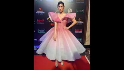 ஃபிலிம் பேர் நிகழ்ச்சியா?... கிளாமர் திருவிழாவா?... ஓவர் கவர்ச்சியில் வந்த பாலிவுட் நடிகைகள்... லைக்குகளை குவிக்கும் ஹாட் போட்டோஸ்...!