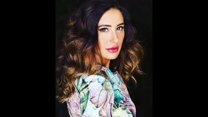 বলিউডে সেভাবে পসার জমেনি, হট লুকেই সোশ্যাল মিডিয়া স্টার নার্গিস