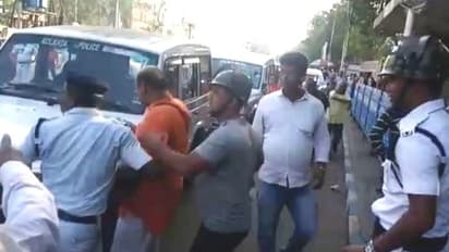 সংগঠনের কর্মীকে প্রকাশ্যে গুলি, হিন্দু  জাগরণ মঞ্চের মিছিল ঘিরে উত্তাল ধর্মতলা