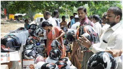 തിരുവനന്തപുരത്ത് വ്യാജ ഹെൽമറ്റ് വിൽപന; രണ്ടുപേര് പിടിയില്